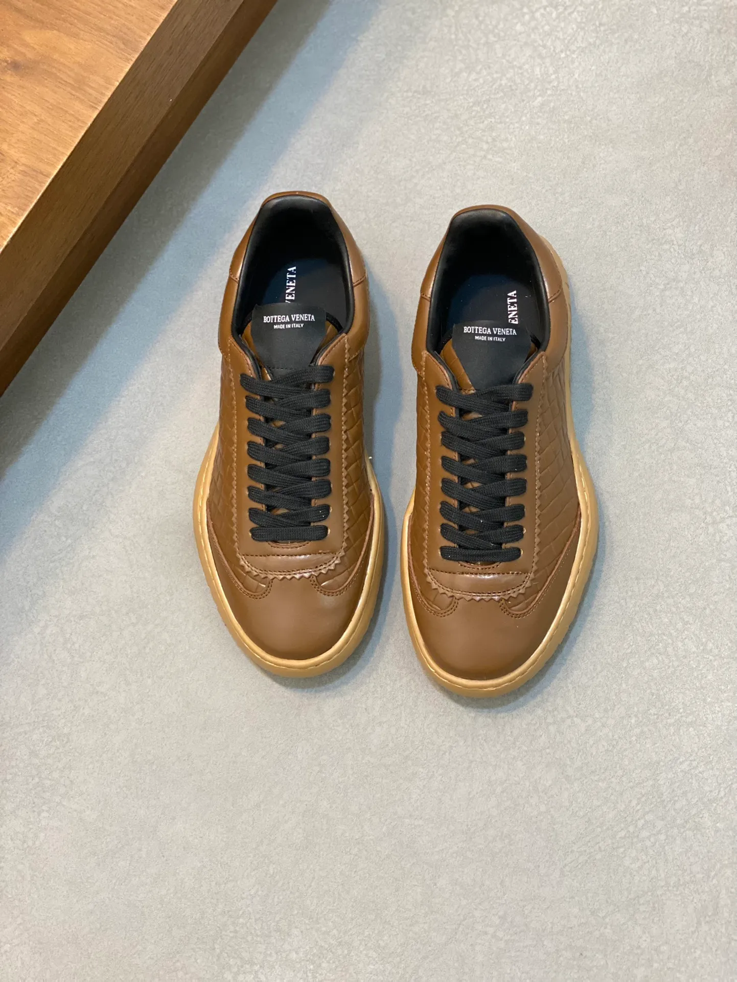 p440💰Men's Shoes BV/Bottega Veneta🆕The new men's moral training sneakers, made of Sneaker technology nylon and suede, inspired by retro basketball shoes, a new interpretation of classic sneakers, a lightweight, comfortable and breathable summer must-have item, the soles are made of classic woven texture, super recognizable, nylon suede stitching, full of texture!  Size: 38-45